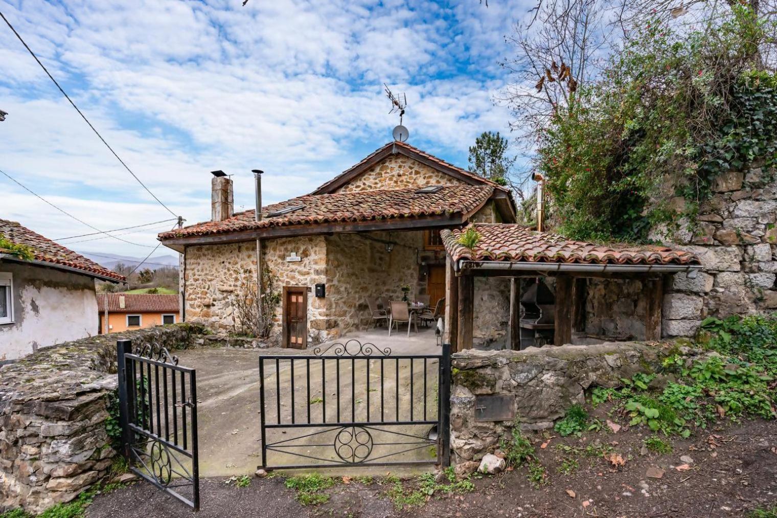 Casa Rural La Carrozal Senda Del Oso Orelleiru Dış mekan fotoğraf